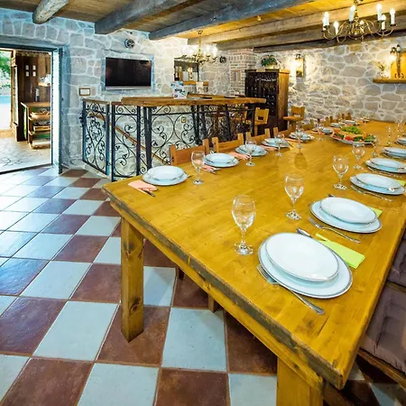 Gorgeous In With Kitchen Holiday home *
