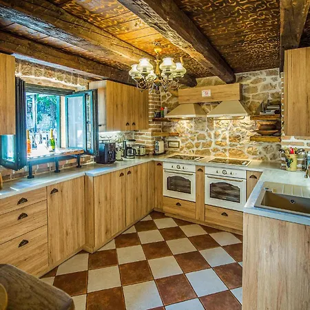 Дом отдыха Cozy In With Sauna Zmijavci