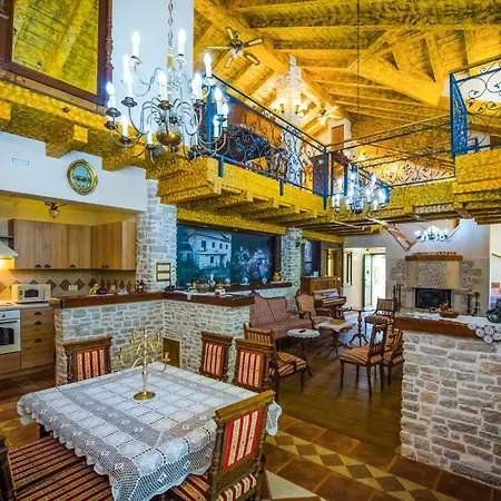 Holiday home Gorgeous In With Kitchen Zmijavci